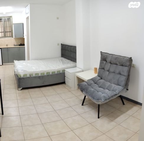 סטודיו/ לופט, דרך יפו 84, שער פלמר, תחנת רכבת השמונה, חיפה