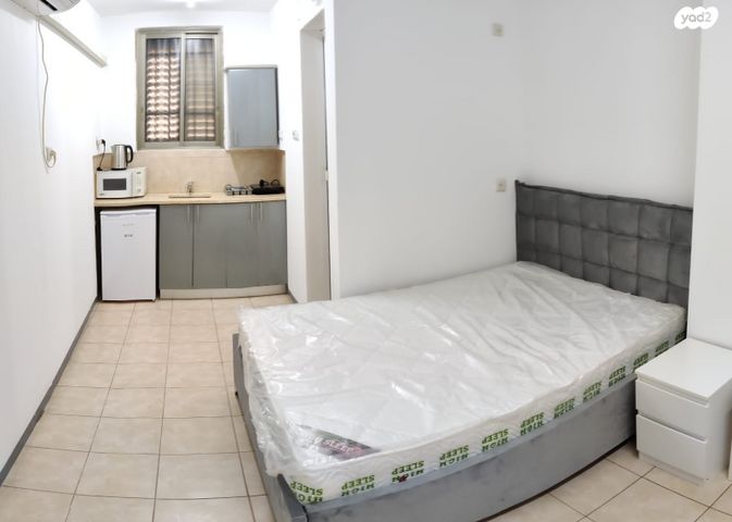 סטודיו/ לופט, דרך יפו 84, שער פלמר, תחנת רכבת השמונה, חיפה