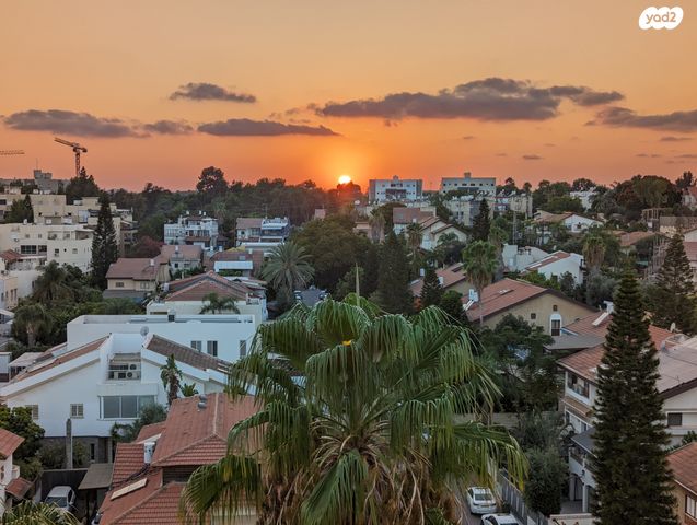 גג/ פנטהאוז, האירוסים, נווה כרמית, נס ציונה