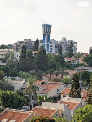 גג/ פנטהאוז, האירוסים, נווה כרמית, נס ציונה