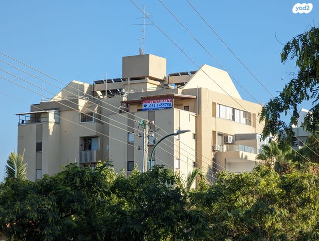 גג/ פנטהאוז, האירוסים, נווה כרמית, נס ציונה