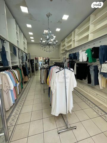 חנויות/ שטח מסחרי, ויצמן, קרית ספיר, כפר סבא