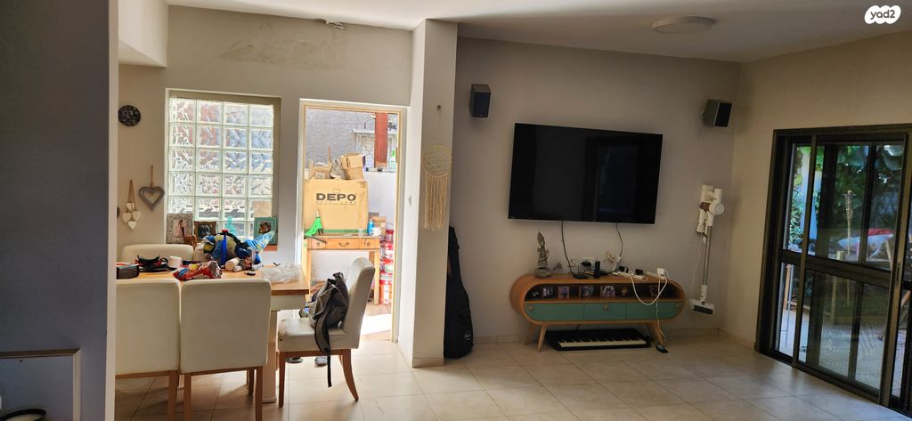 דירת גן, הרא"ה 297, אזור הבילויים, רמת גן