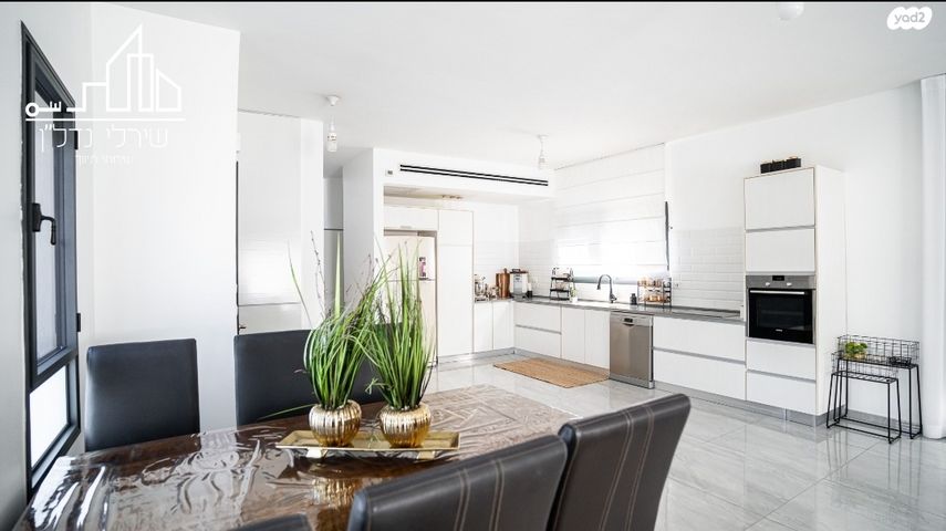 דו משפחתי, נאות הפרחים, גן יבנה