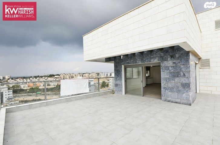 גג/ פנטהאוז, הפרחים, חריש