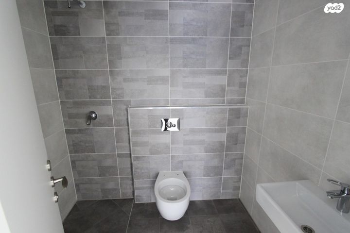 דירה, גרציאני יצחק, גני שרונה, קרית הממשלה, תל אביב יפו