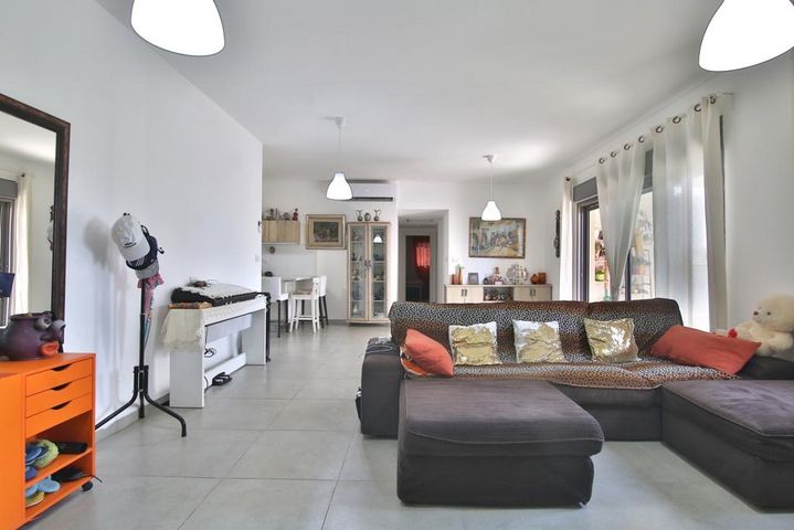 דירה, משכנות האומנים, קרית מוצקין