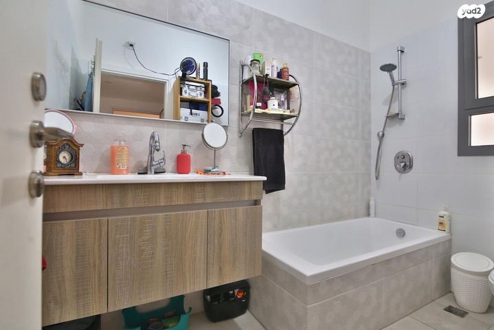 דירה, משכנות האומנים, קרית מוצקין