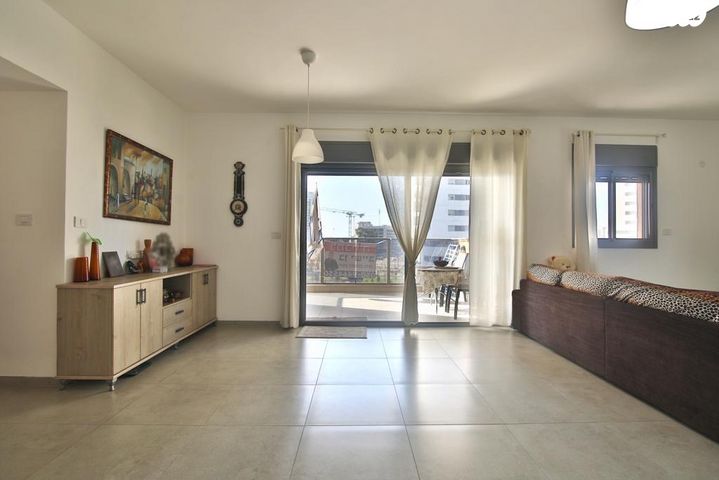 דירה, משכנות האומנים, קרית מוצקין