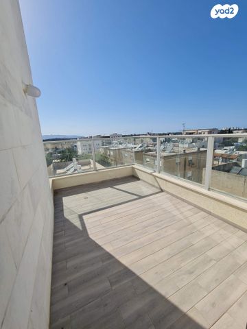 גג/ פנטהאוז, מנדלי מוכר ספרים, אברמסקי, קרית אתא