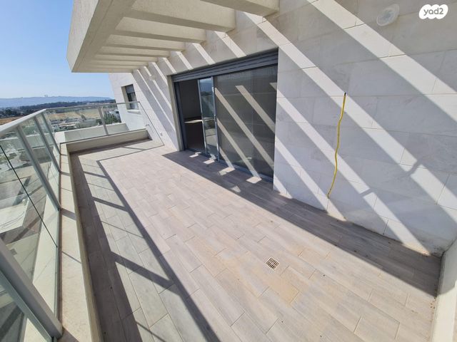 גג/ פנטהאוז, מנדלי מוכר ספרים, אברמסקי, קרית אתא