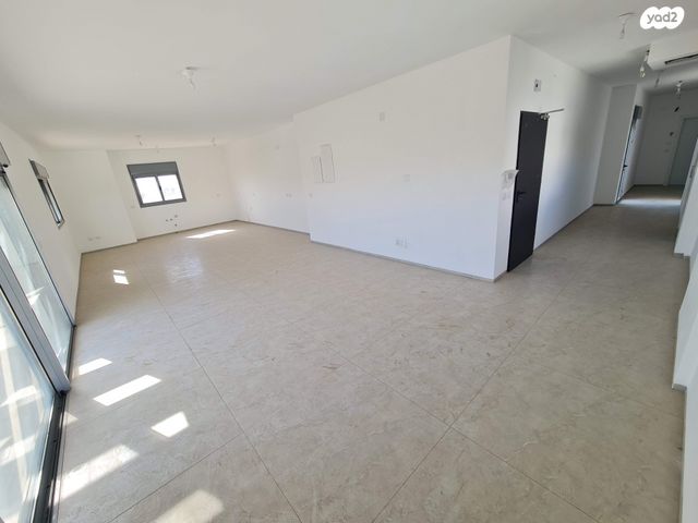 גג/ פנטהאוז, מנדלי מוכר ספרים, אברמסקי, קרית אתא