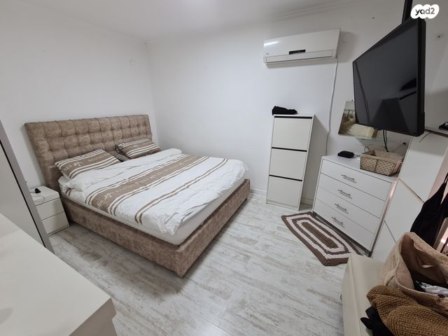 גג/ פנטהאוז, אורי צבי גרינברג, בן גוריון, חולון