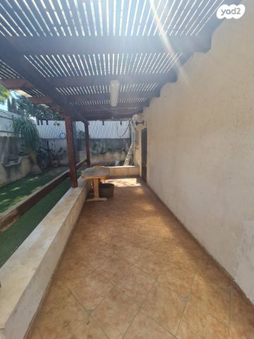 דו משפחתי, אהרון בן יוסף, קרית אתא