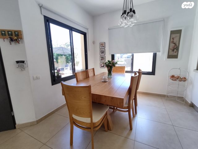 דו משפחתי, אורנית