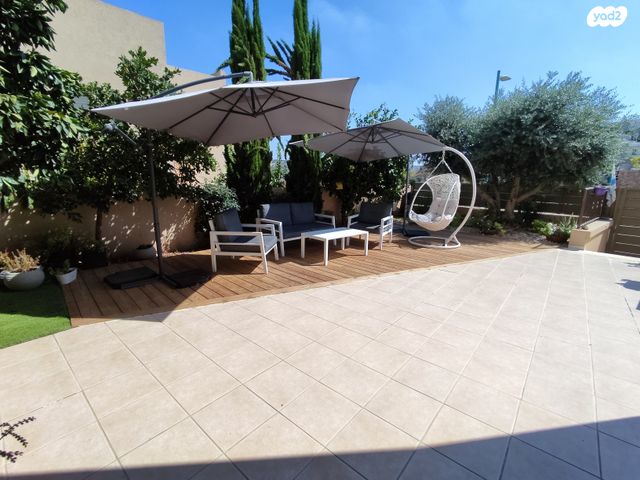 דו משפחתי, אורנית