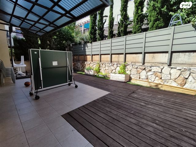 דו משפחתי, אורנית