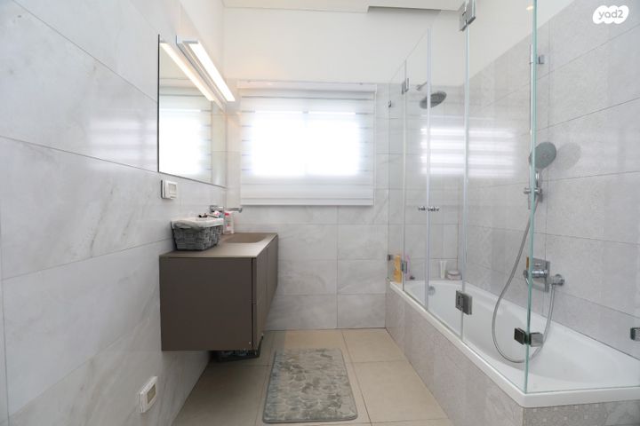 בית פרטי/ קוטג', נחל בניאס 39, אגמים, נתניה