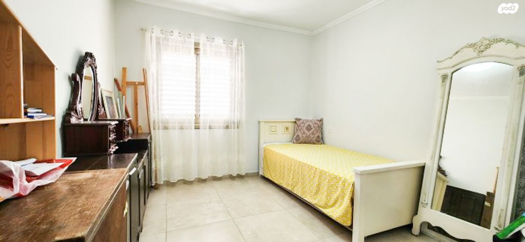 דירת גן, אורנית