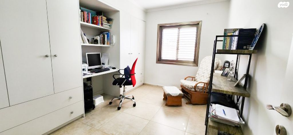 דירת גן, אורנית