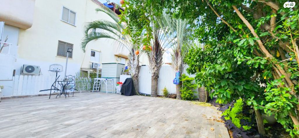 דירת גן, אורנית