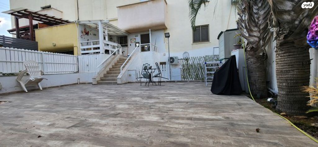 דירת גן, אורנית