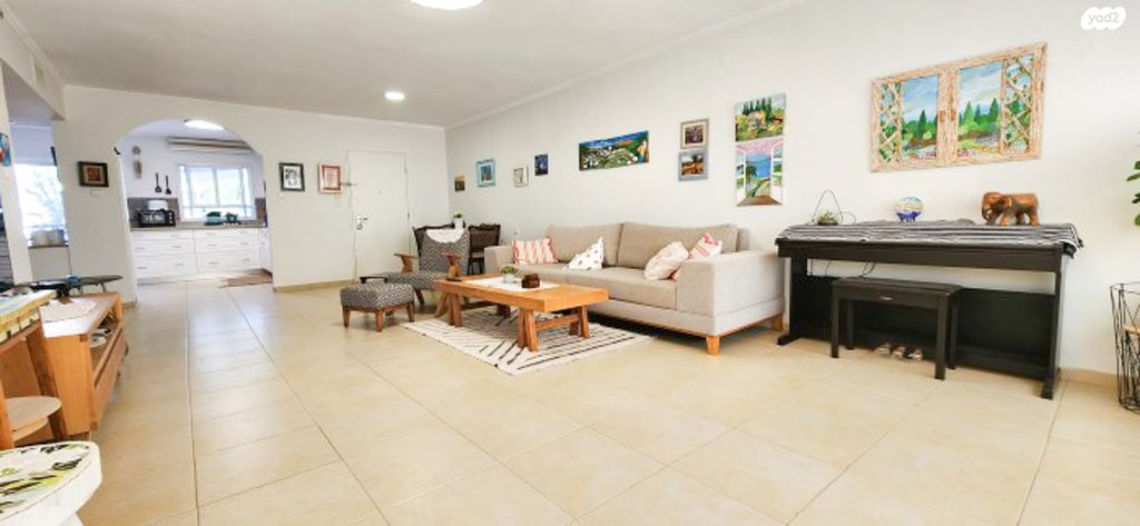 דירת גן, אורנית