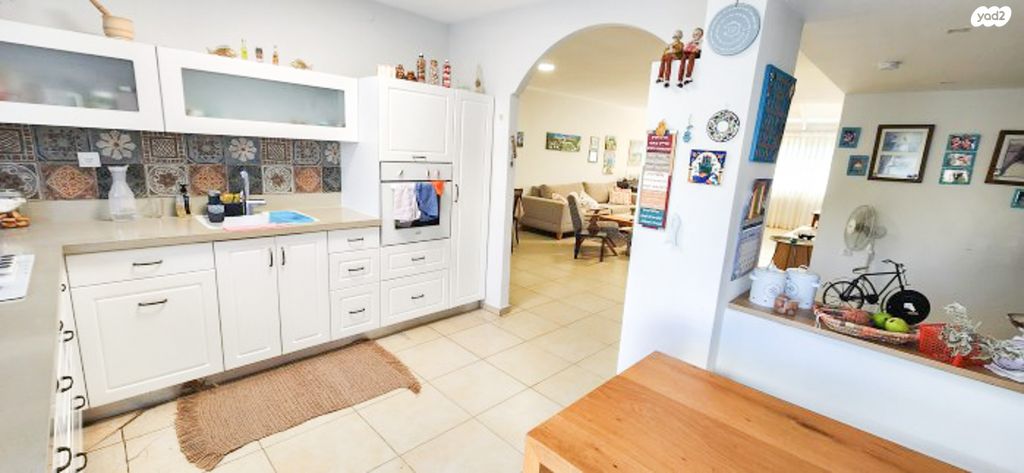 דירת גן, אורנית