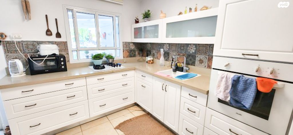 דירת גן, אורנית