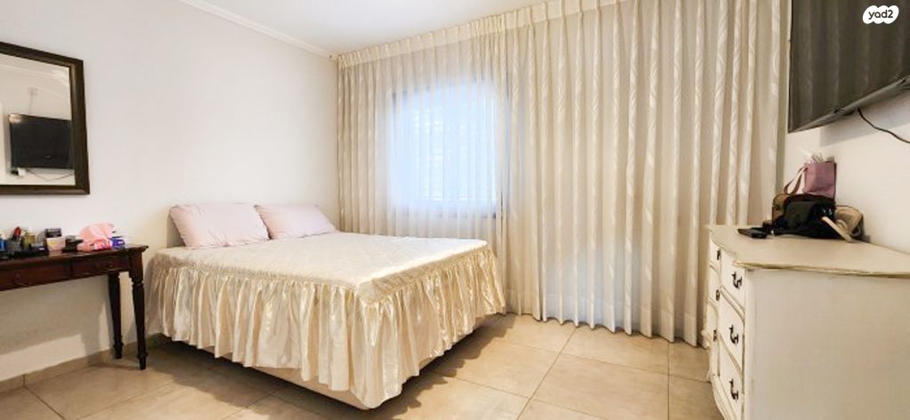 דירת גן, אורנית