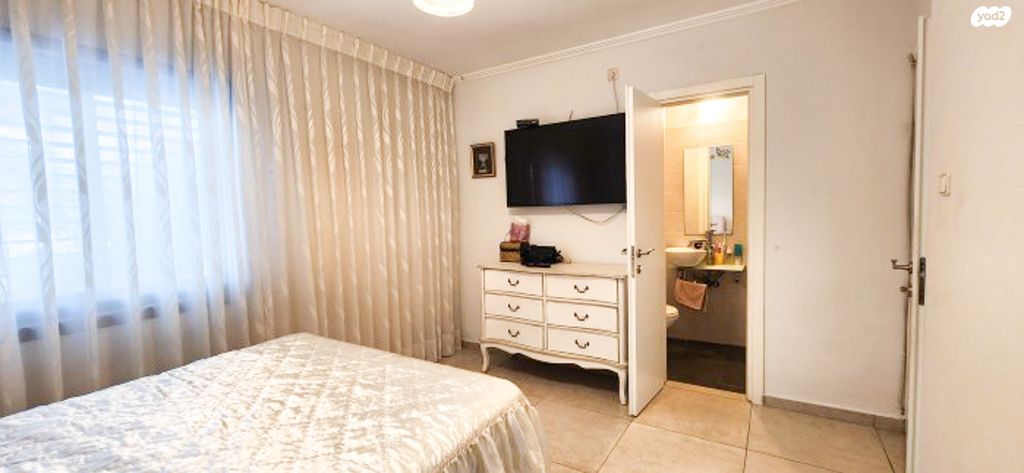 דירת גן, אורנית