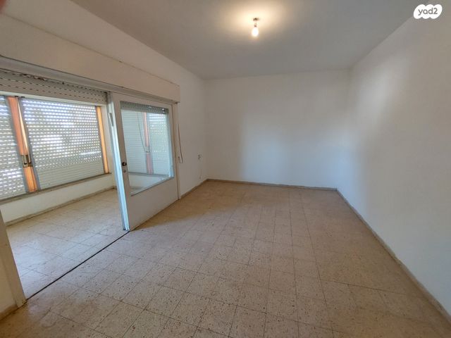 דירה, שדרות טרומפלדור 1, נווה שאנן, חיפה