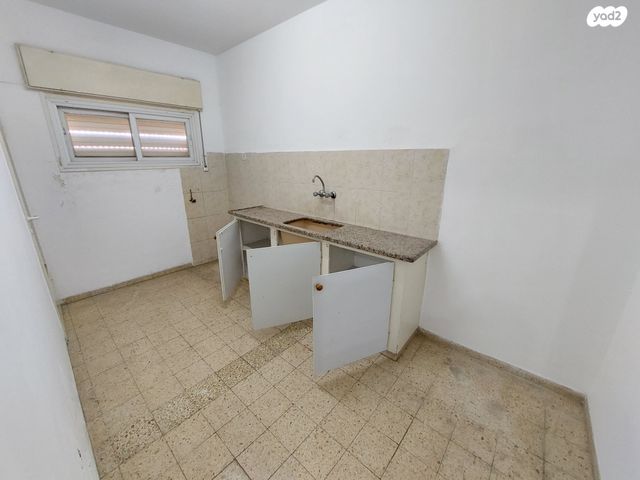 דירה, שדרות טרומפלדור 1, נווה שאנן, חיפה