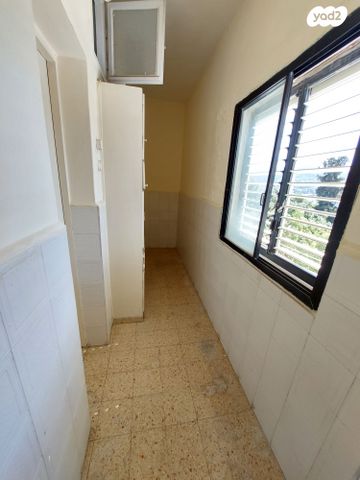 דירה, שדרות טרומפלדור 1, נווה שאנן, חיפה