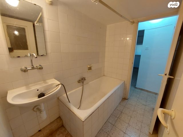 דירה, שדרות טרומפלדור 1, נווה שאנן, חיפה