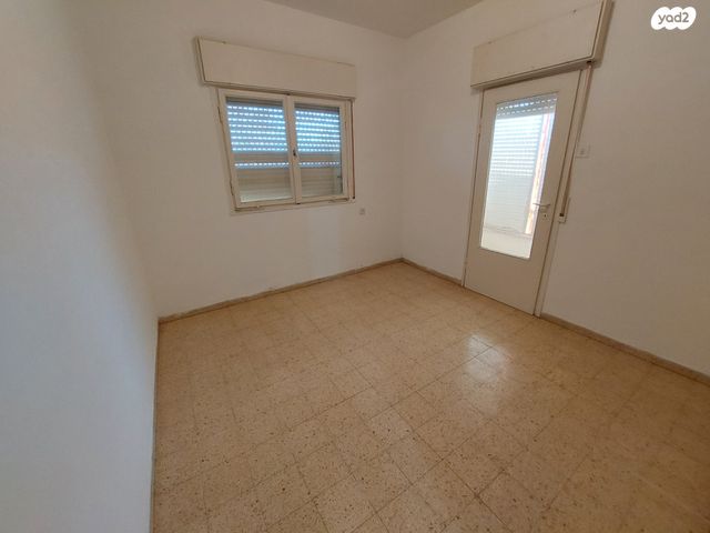 דירה, שדרות טרומפלדור 1, נווה שאנן, חיפה