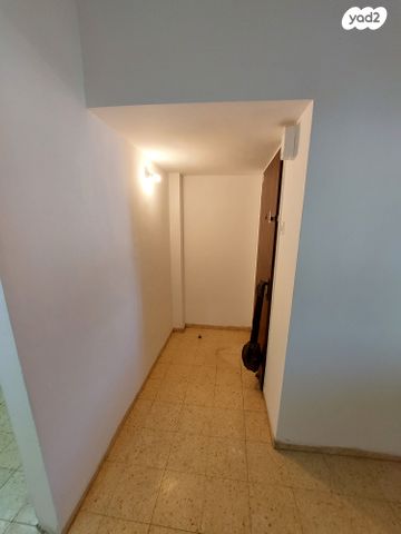 דירה, שדרות טרומפלדור 1, נווה שאנן, חיפה