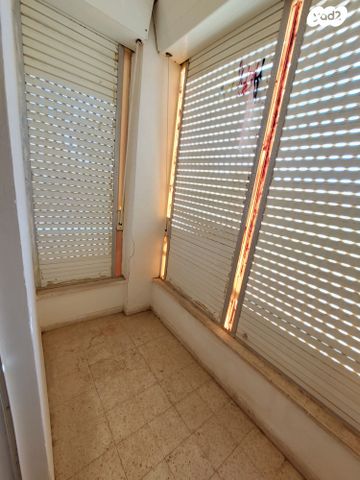 דירה, שדרות טרומפלדור 1, נווה שאנן, חיפה