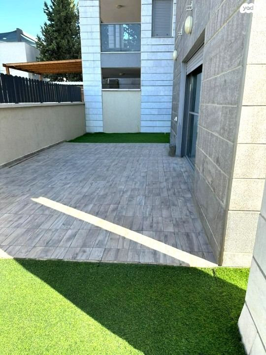 דירת גן, יהוד מונוסון