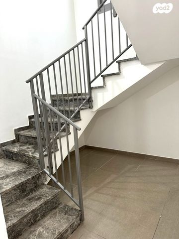 דירת גן, יהוד מונוסון