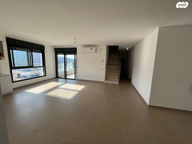 גג/ פנטהאוז, שדרות מנחם בגין, טירת כרמל