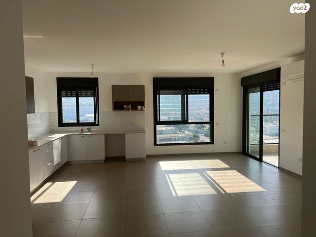 גג/ פנטהאוז, שדרות מנחם בגין, טירת כרמל