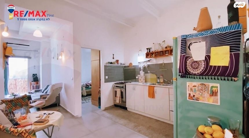 קיבוץ גלויות 104