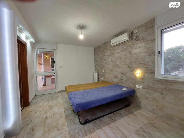 דירה, יעקב דה האז, רמות, ירושלים