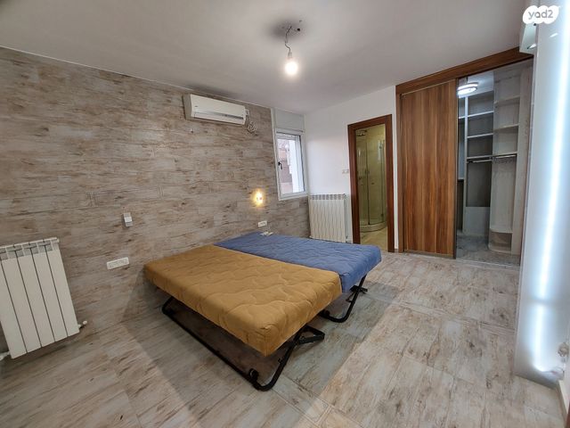 דירה, יעקב דה האז, רמות, ירושלים