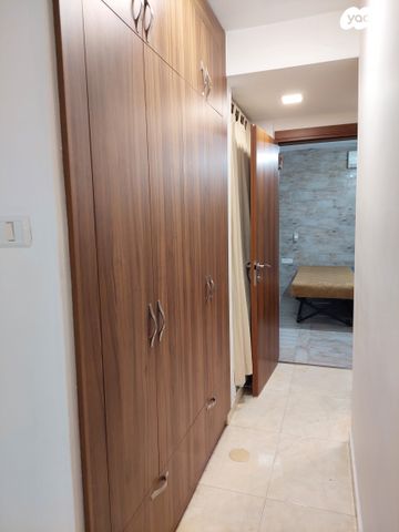 דירה, יעקב דה האז, רמות, ירושלים