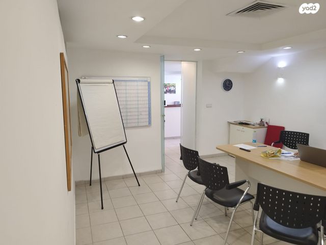 בניין משרדים, חיפה