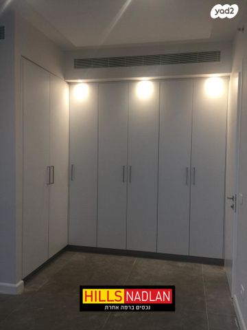 דירה, אריק איינשטיין, הרצליה ב', הרצליה