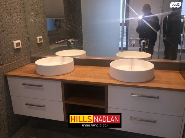 דירה, אריק איינשטיין, הרצליה ב', הרצליה