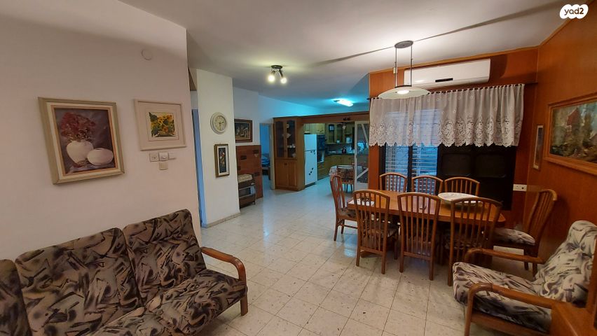 דו משפחתי, חבצלת, רחובות